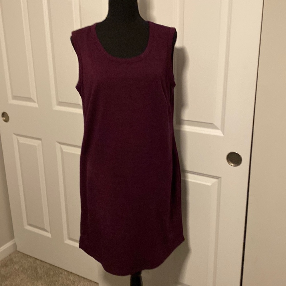 Sleeveless dress. Size large